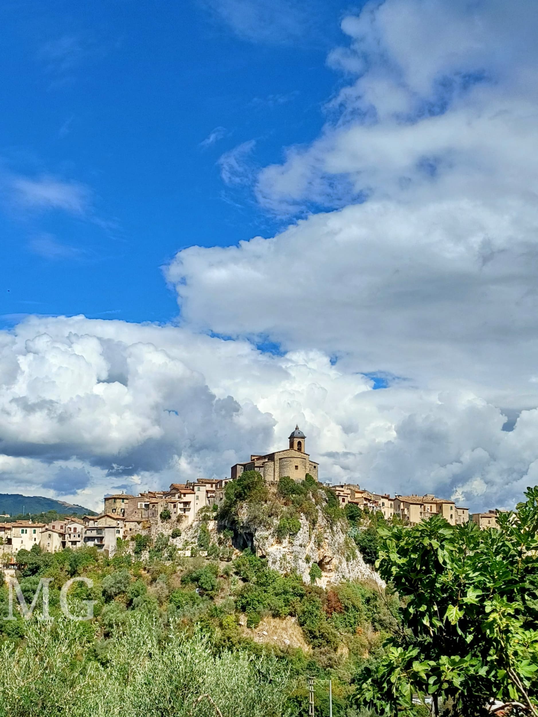 Toffia, borgo collinare in provincia di Rieti