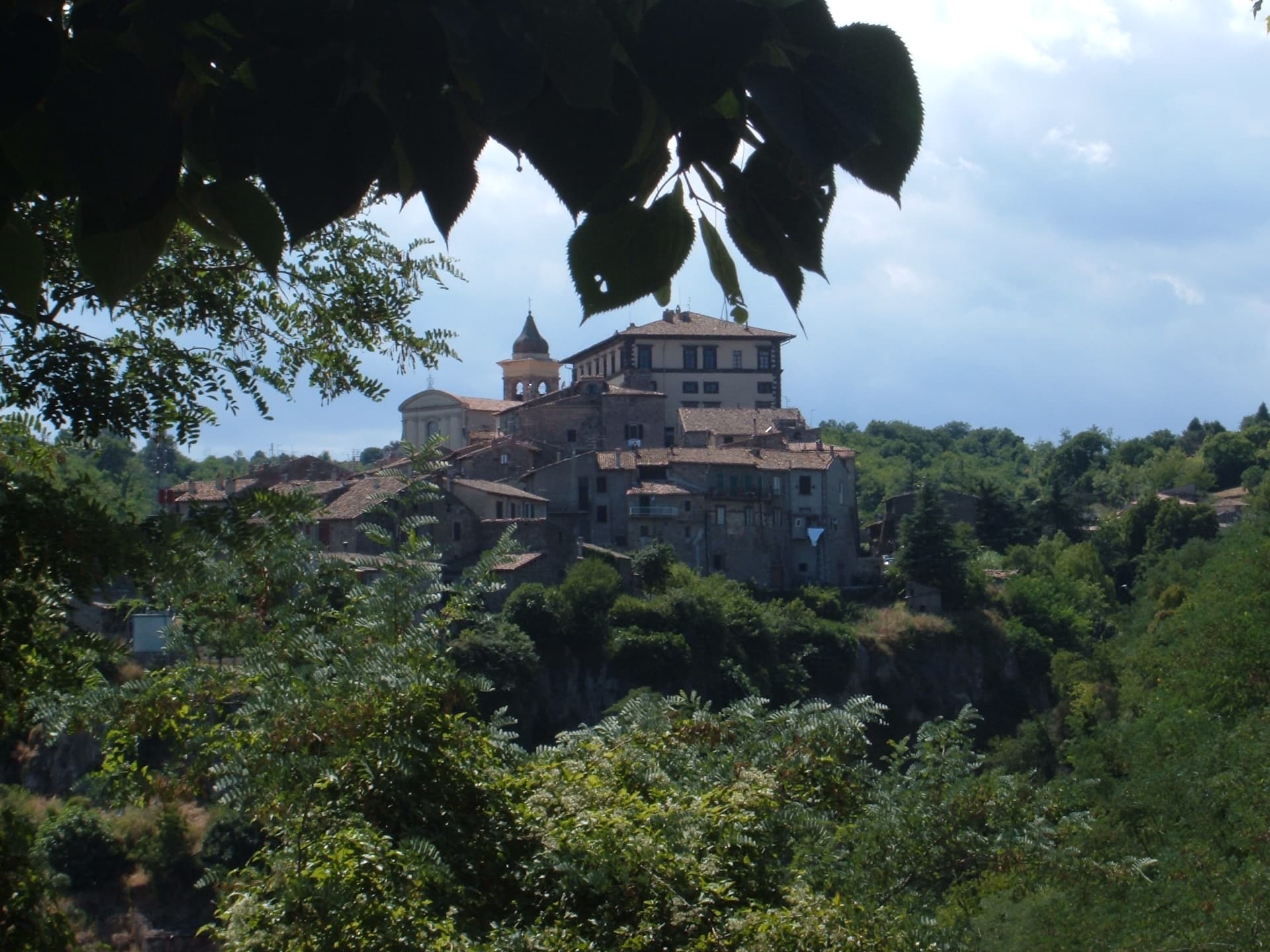 Gradoli, borgo collinare in provincia di Viterbo