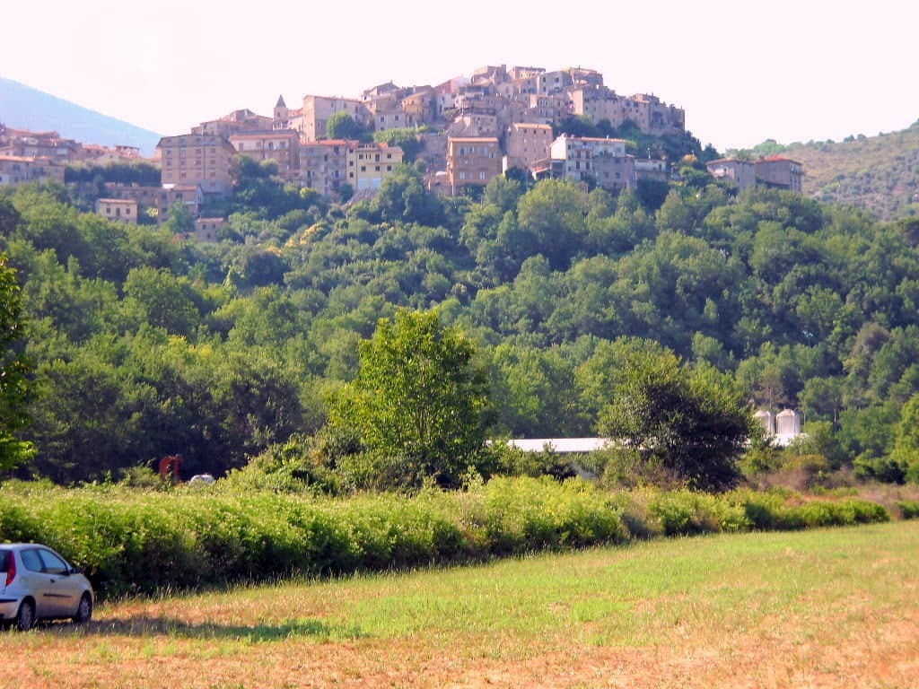 Lenola, borgo collinare in provincia di Latina