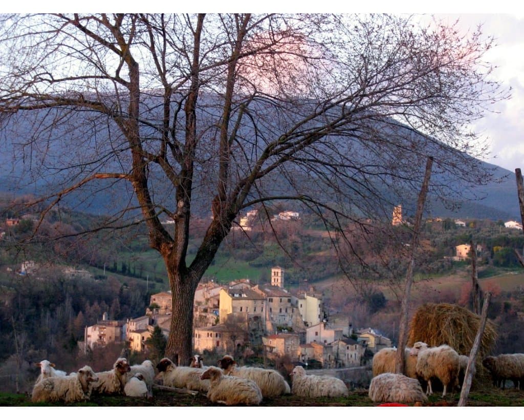 Tarano, borgo collinare in provincia di Rieti