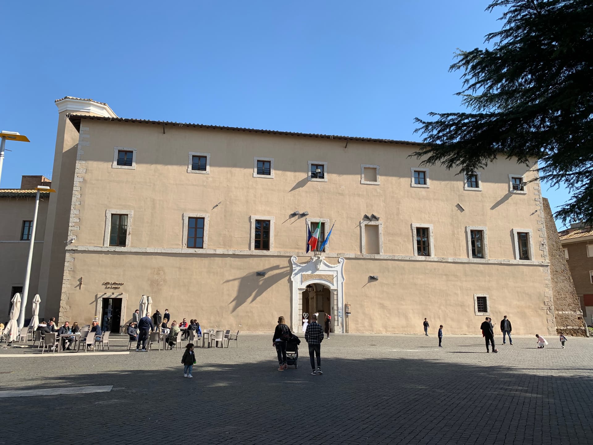 Cisterna di Latina, borgo collinare in provincia di Latina