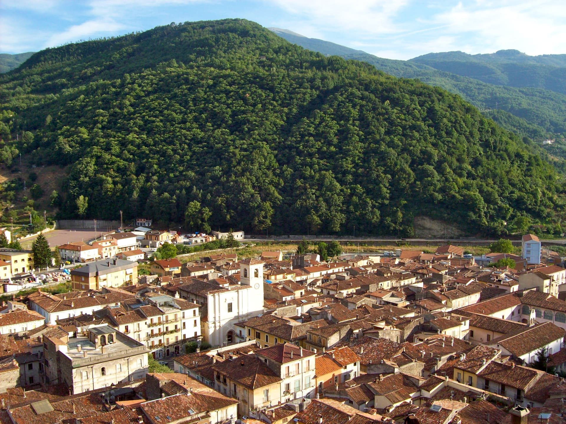Antrodoco, borgo collinare in provincia di Rieti