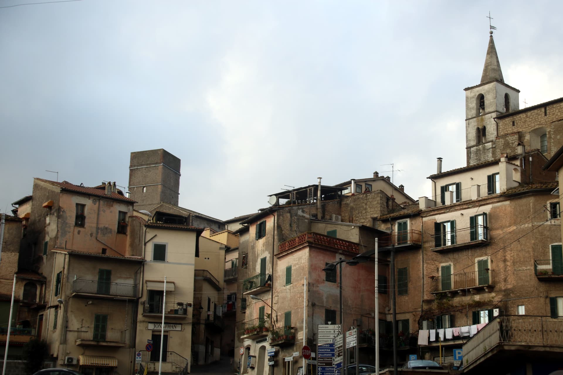 Fabrica di Roma, borgo collinare in provincia di Viterbo