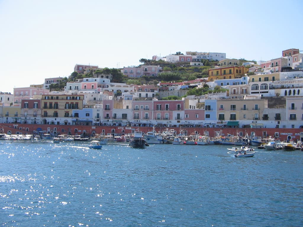 Ponza, borgo collinare in provincia di Latina