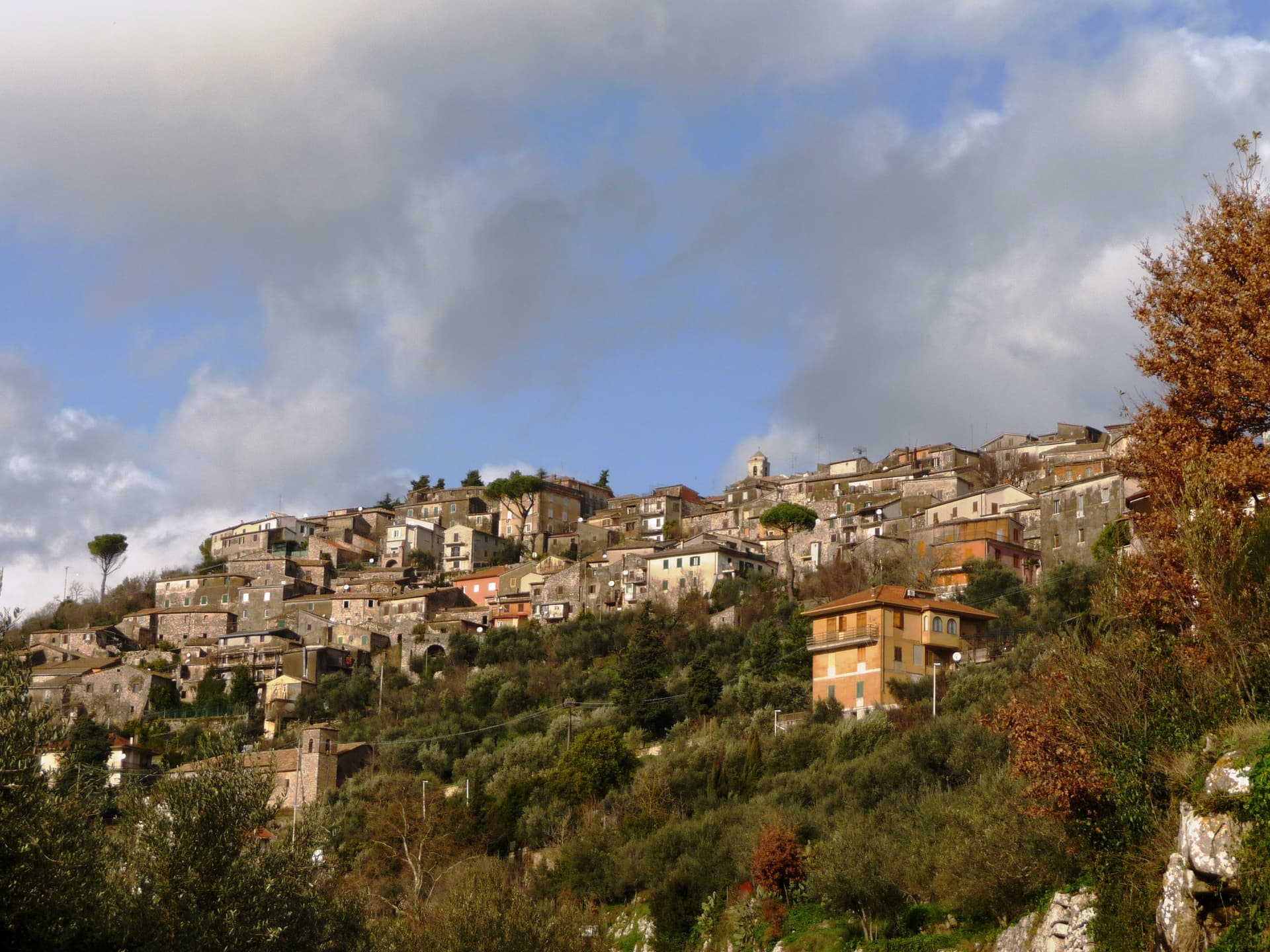 Castro dei Volsci, borgo collinare in provincia di Frosinone