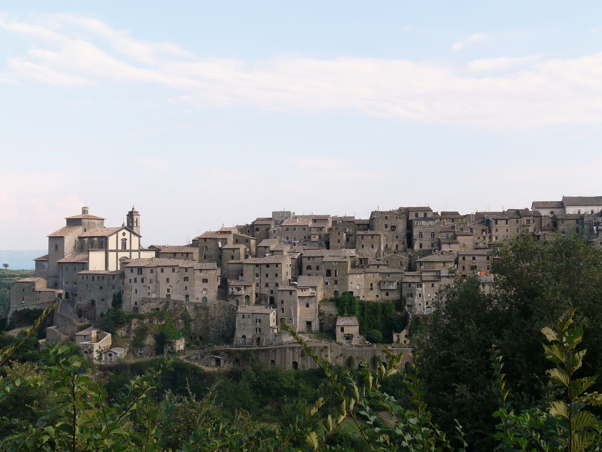 Grotte di Castro, borgo collinare in provincia di Viterbo
