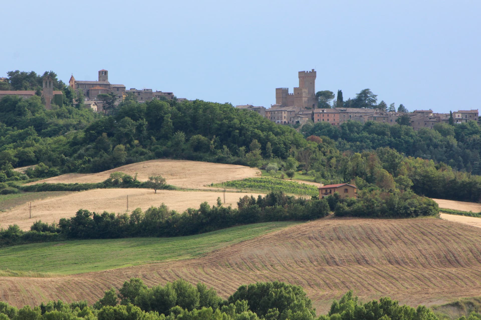 Proceno, borgo collinare in provincia di Viterbo