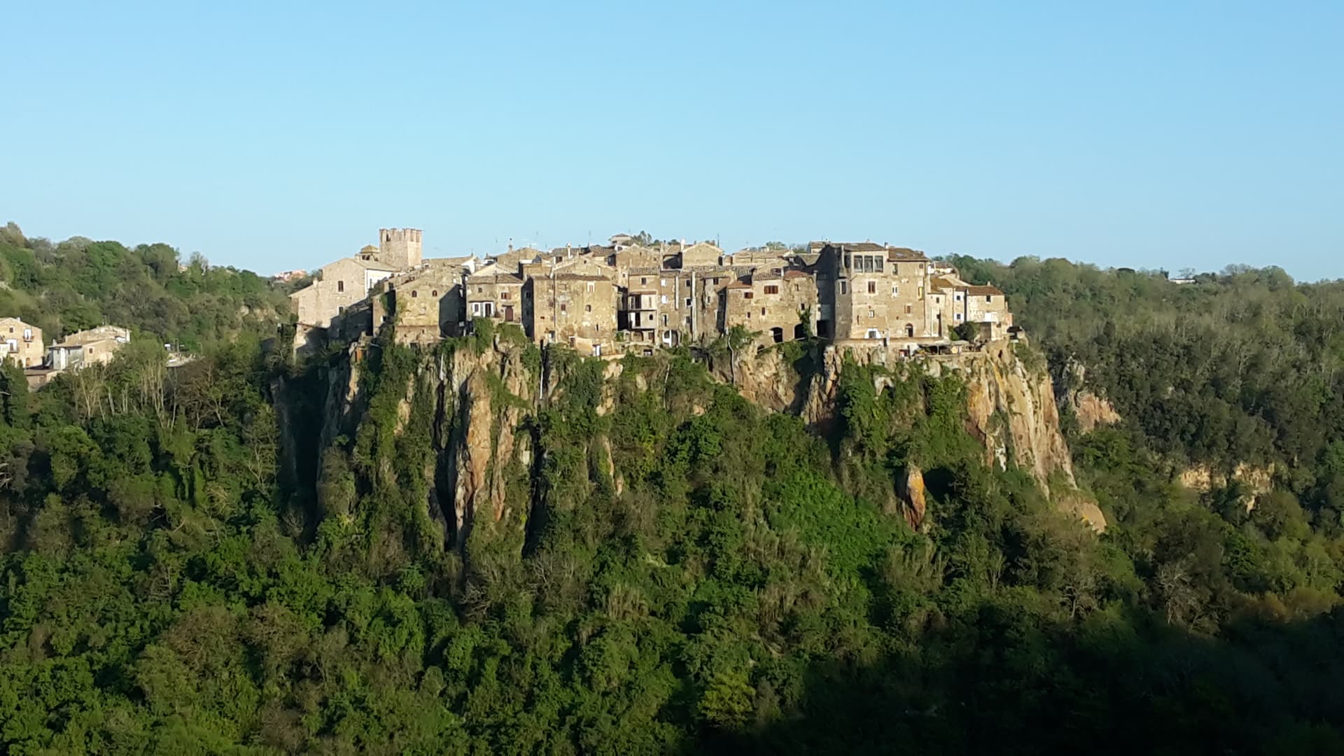 Calcata, borgo collinare in provincia di Viterbo