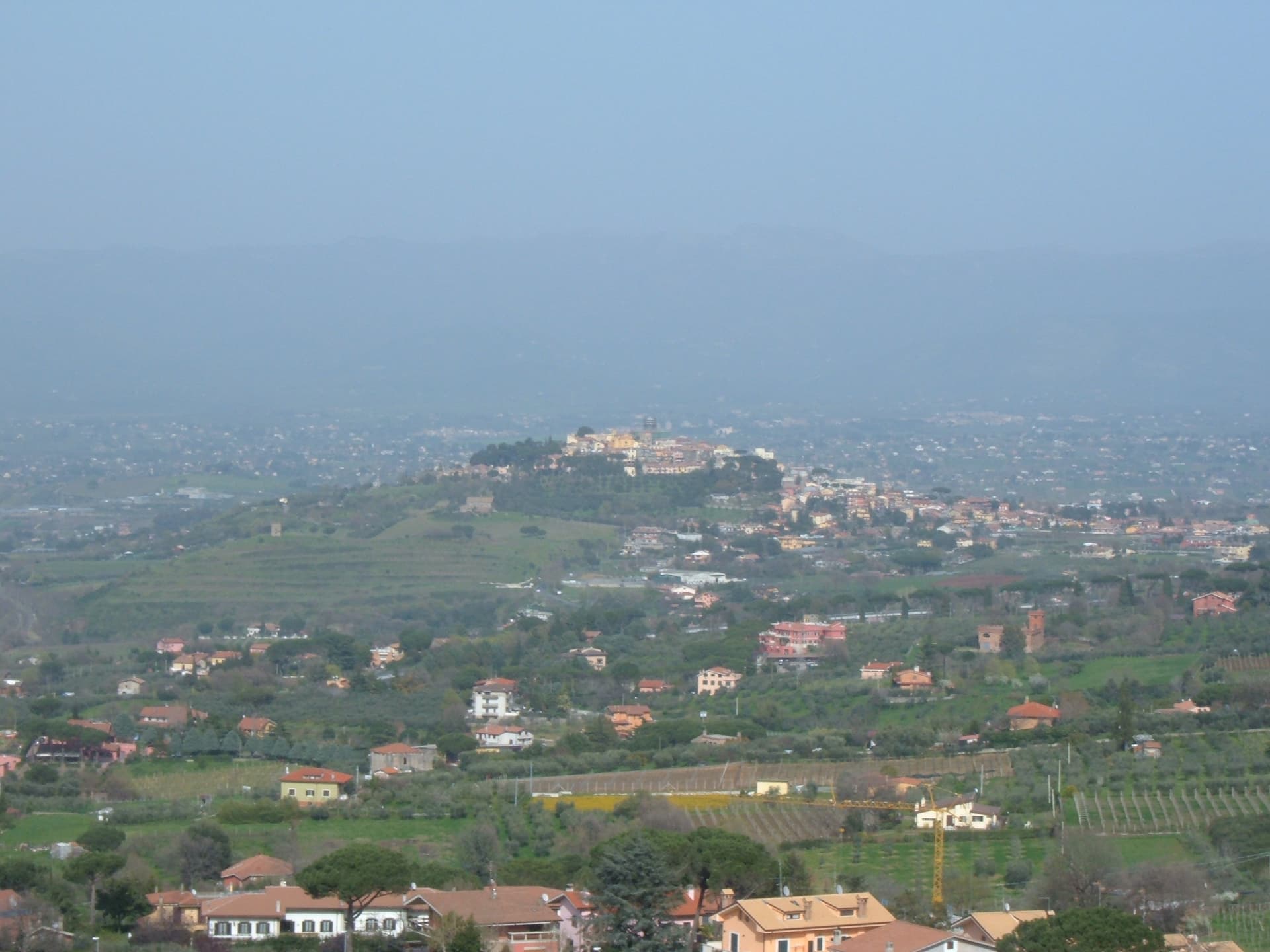 Panorama di Colonna da Monte Porzio Catone.