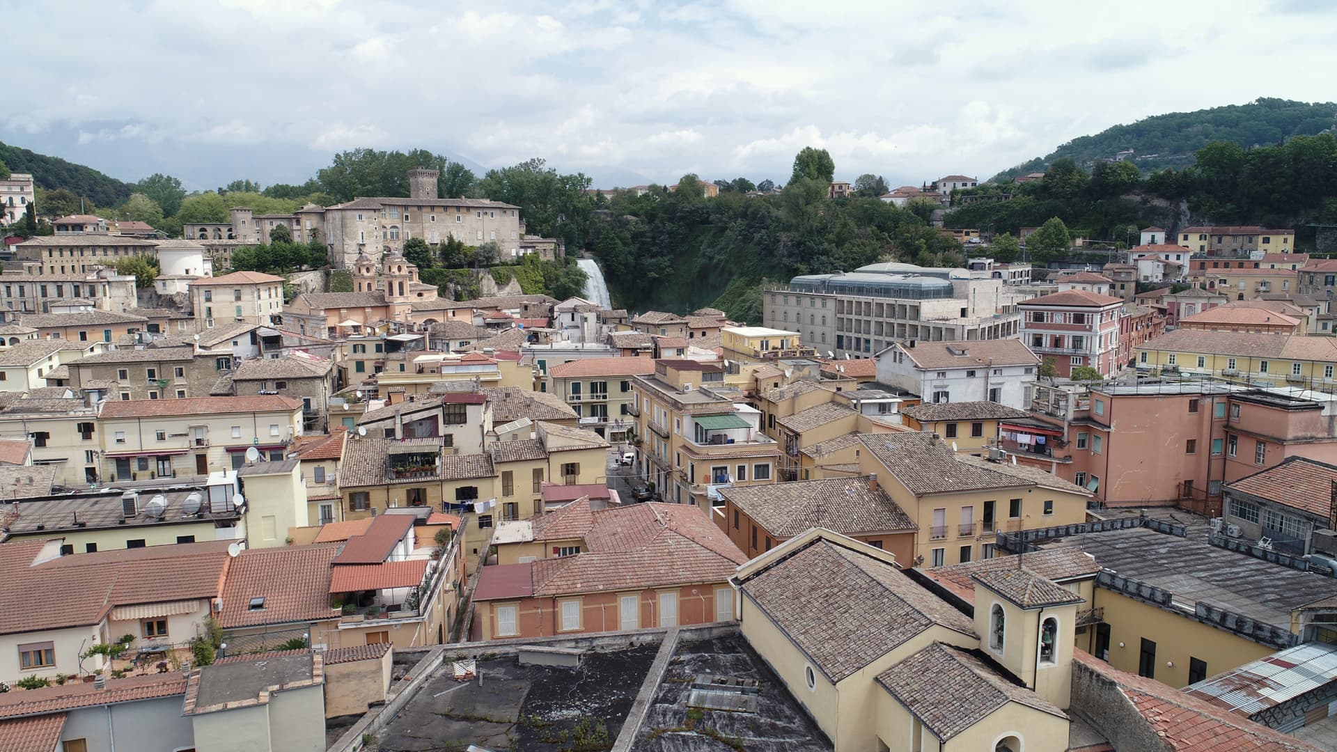 Isola del Liri, borgo collinare in provincia di Frosinone