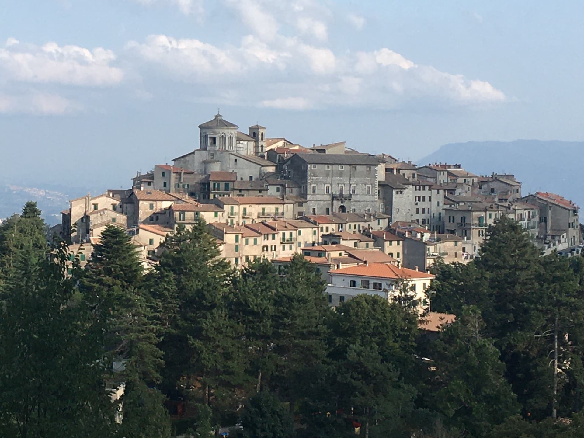Capranica Prenestina, borgo collinare in provincia di Roma