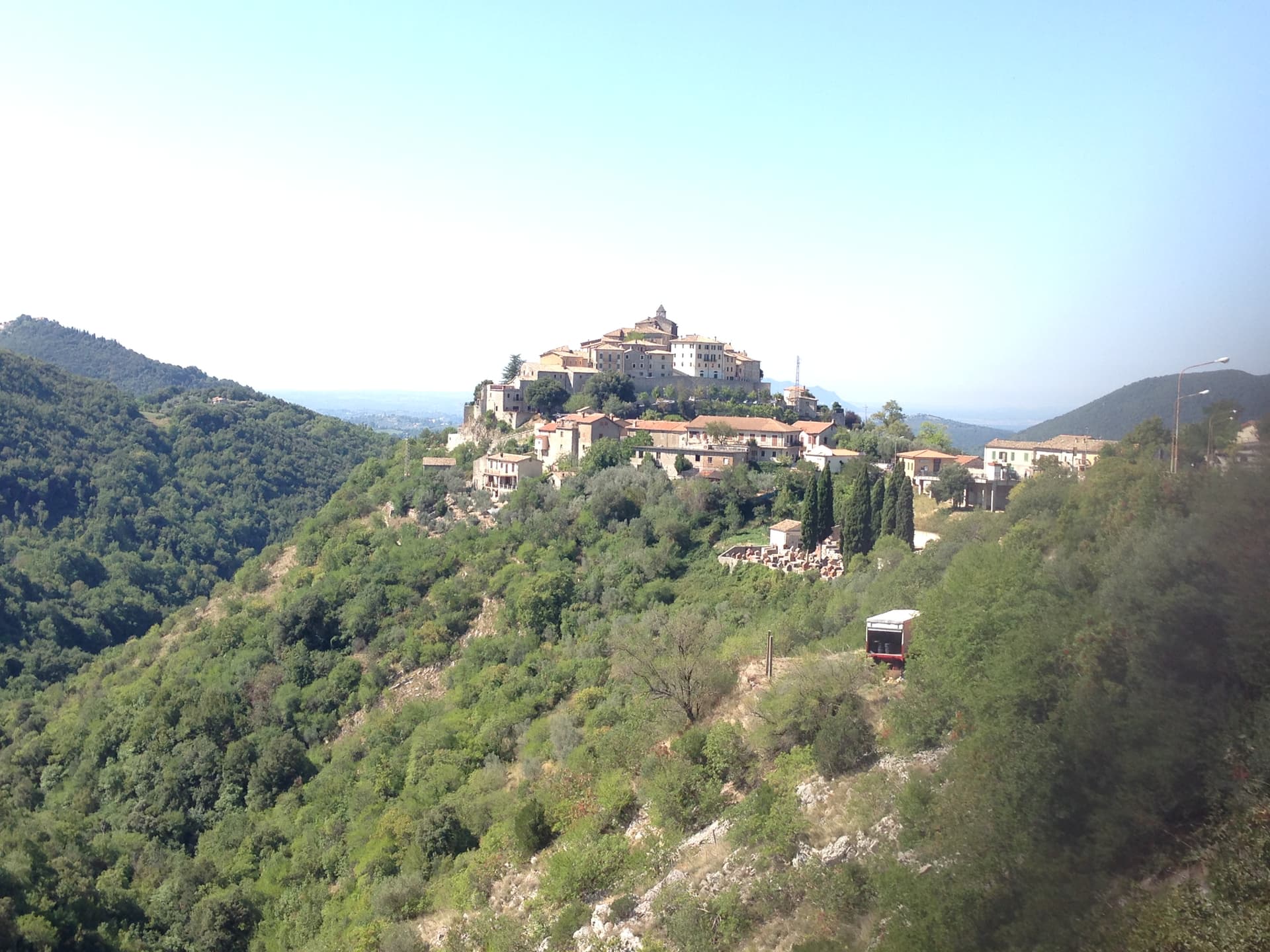 Cottanello, borgo collinare in provincia di Rieti