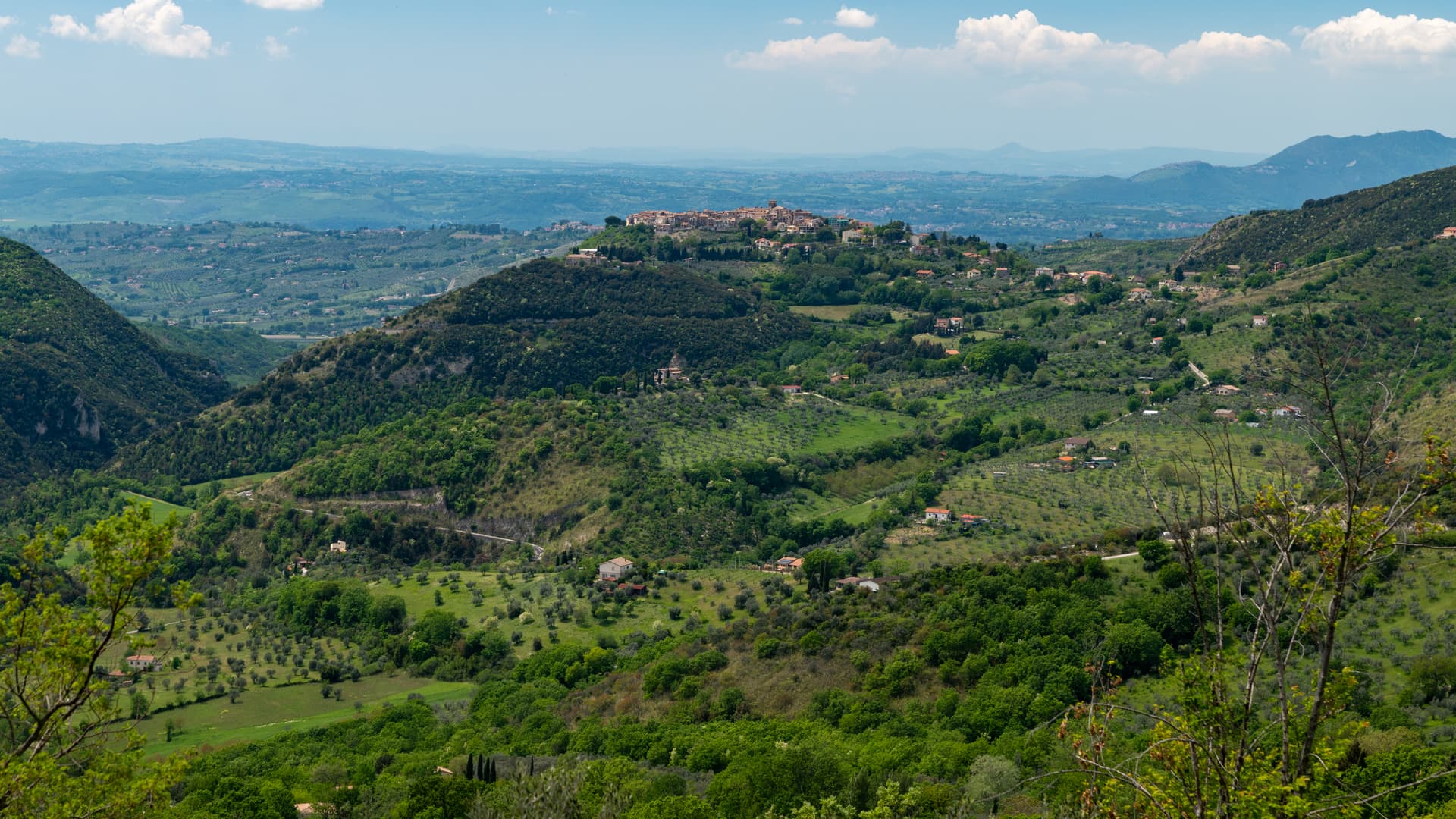 Mompeo, borgo collinare in provincia di Rieti