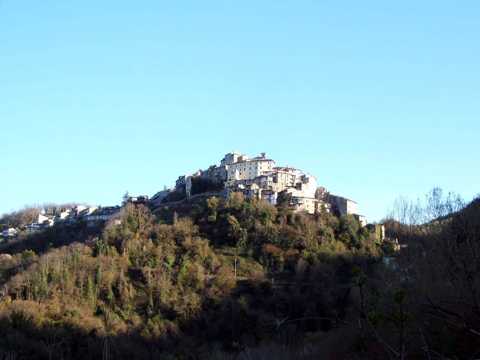 Anticoli Corrado, borgo costiero in provincia di Roma
