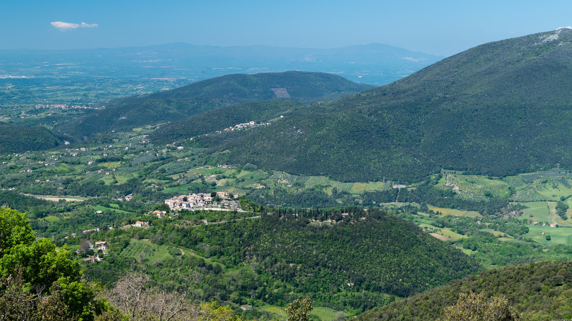 Montasola, borgo collinare in provincia di Rieti