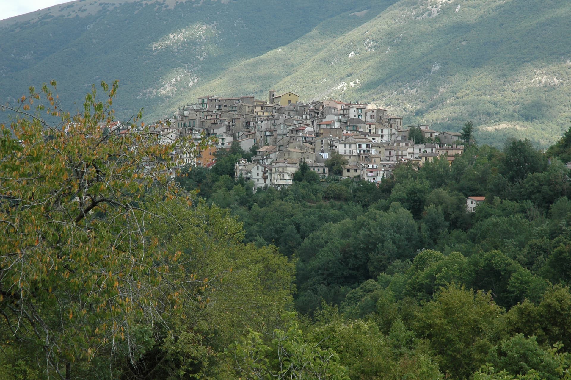 Turania, borgo collinare in provincia di Rieti