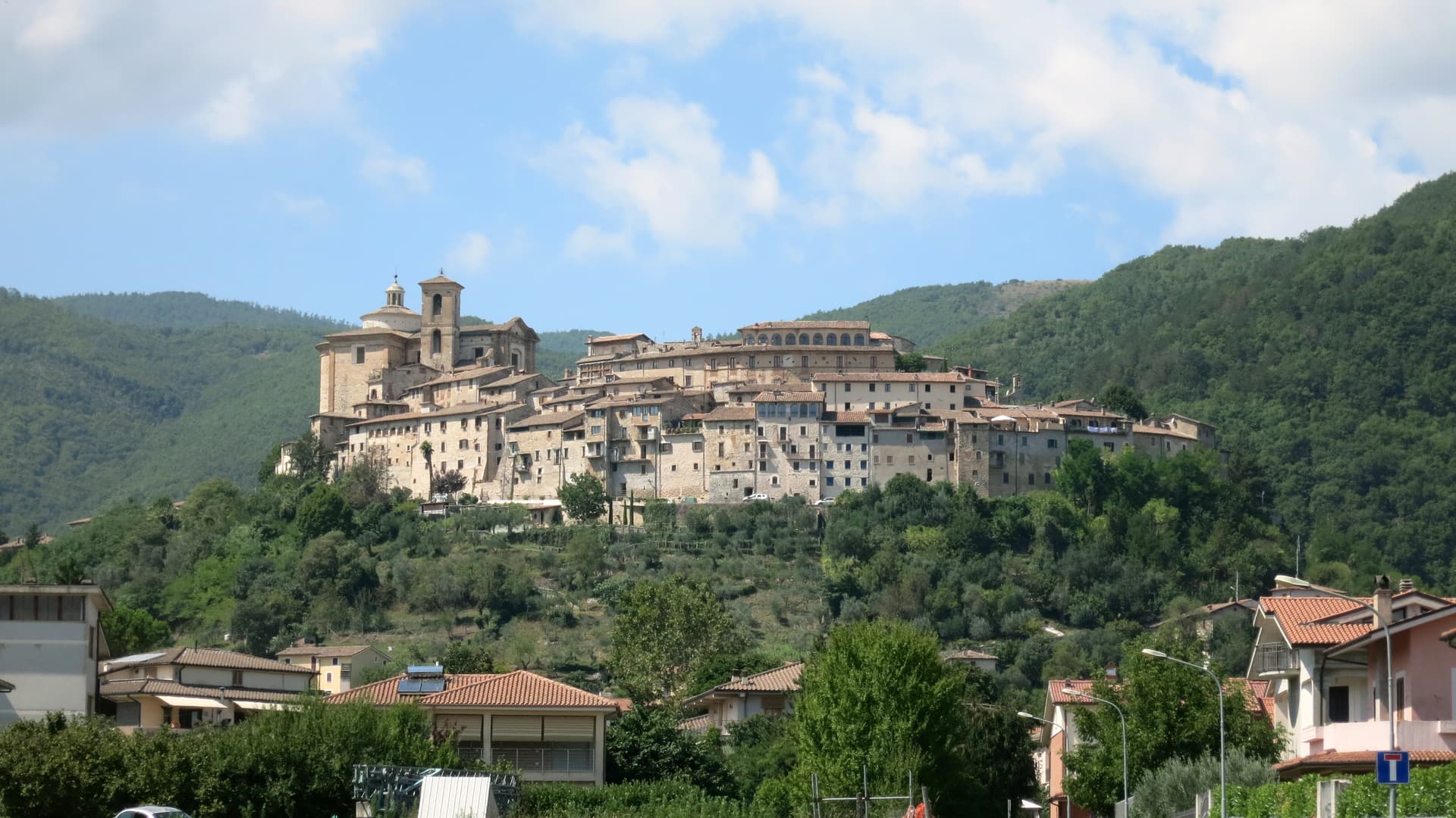 Contigliano, borgo collinare in provincia di Rieti