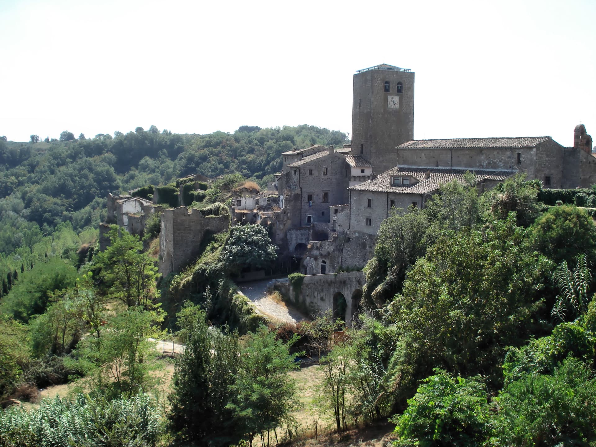Bassano in Teverina, borgo collinare in provincia di Viterbo