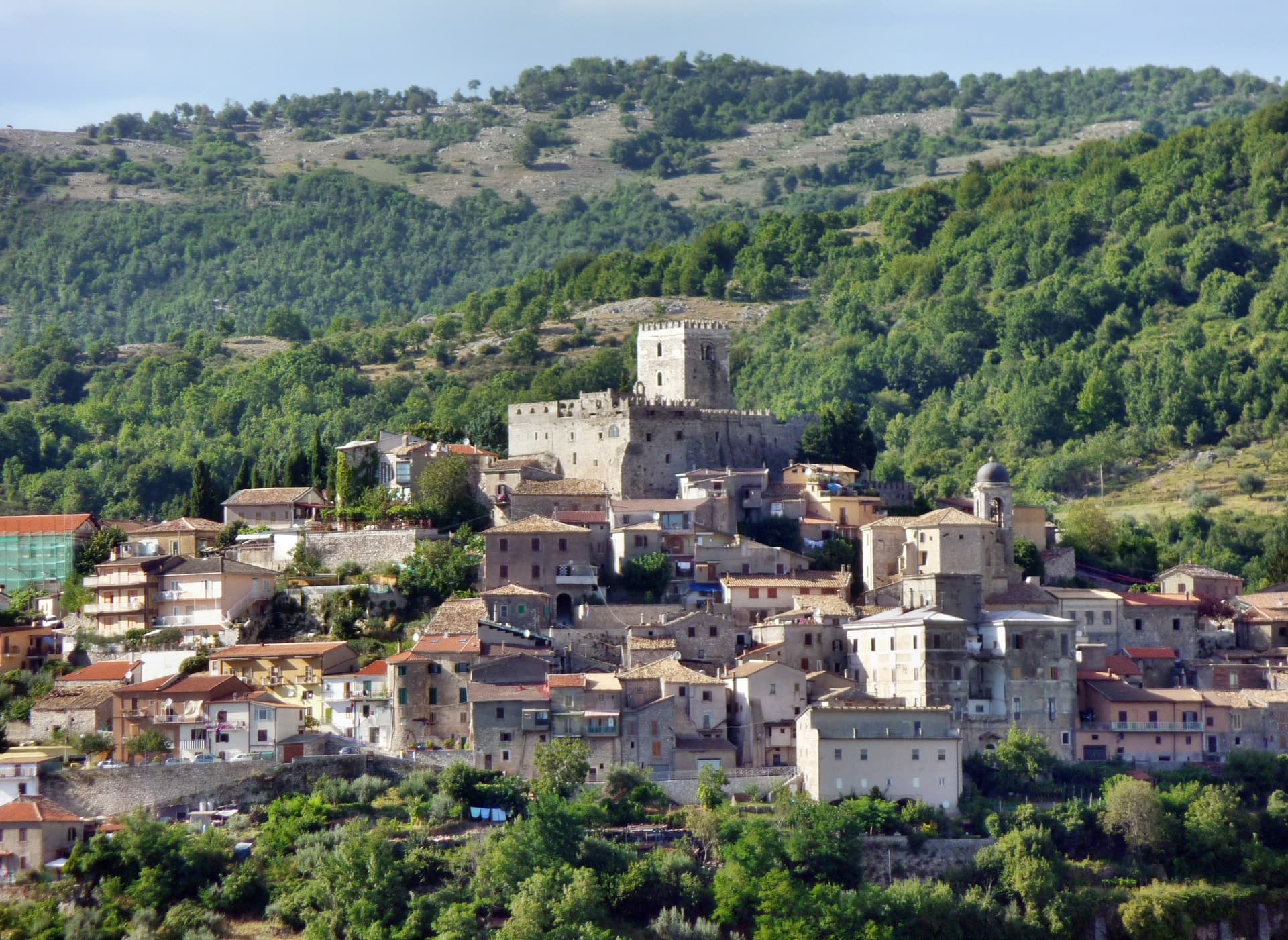 Torre Cajetani, borgo collinare in provincia di Frosinone