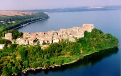Anguillara Sabazia, borgo lacustre in provincia di Roma