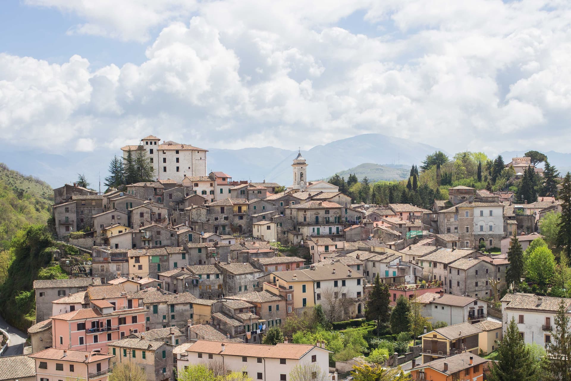 Riofreddo, borgo collinare in provincia di Roma