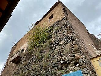 Scorcio del Palazzo Baronale di Colonna (RM) da Via Pallavicini