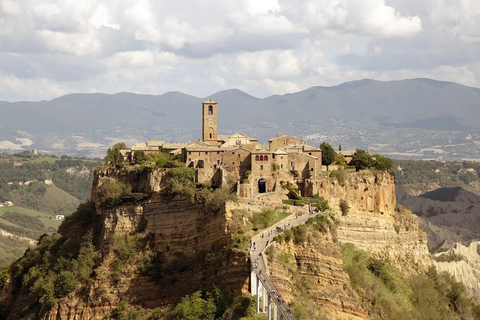 Civita di Bagnoregio, il borgo sullo sperone di tufo